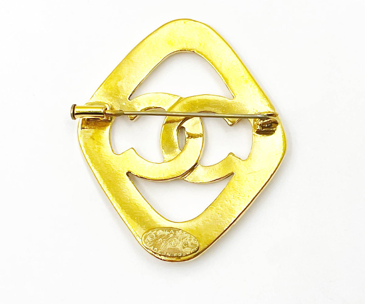 CHANEL Rare Vintage Gold Plated Argyle White CC Brooch