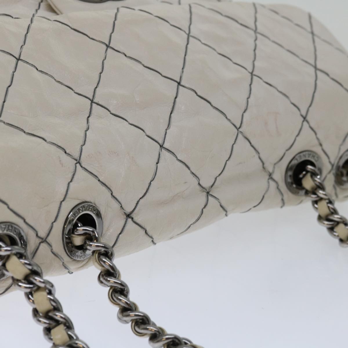 Top Quality Chanel Matelasse Chain Shoulder Bag Leather White CC Auth yk10764