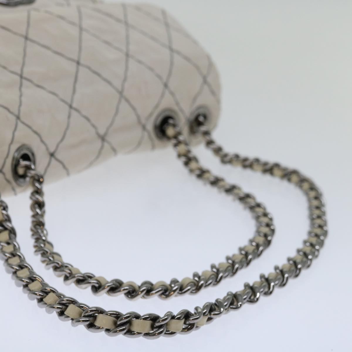 Top Quality Chanel Matelasse Chain Shoulder Bag Leather White CC Auth yk10764