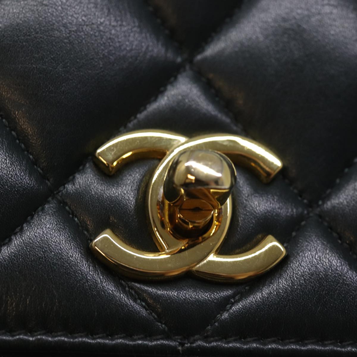 Top Quality Chanel Matelasse Turn Lock Chain Shoulder Bag Lamb Skin Green CC Auth yk12713A