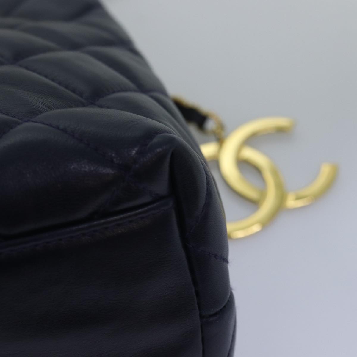 Top Quality Chanel Matelasse Chain Shoulder Bag Lamb Skin Navy CC Auth yk12992