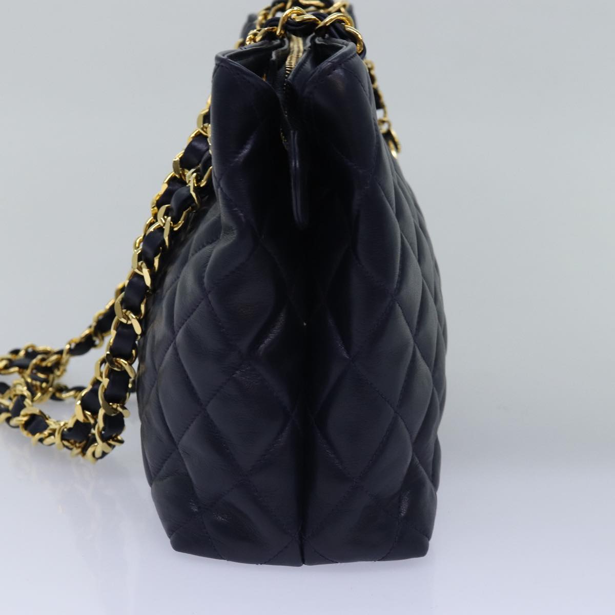 Top Quality Chanel Matelasse Chain Shoulder Bag Lamb Skin Navy CC Auth yk12992