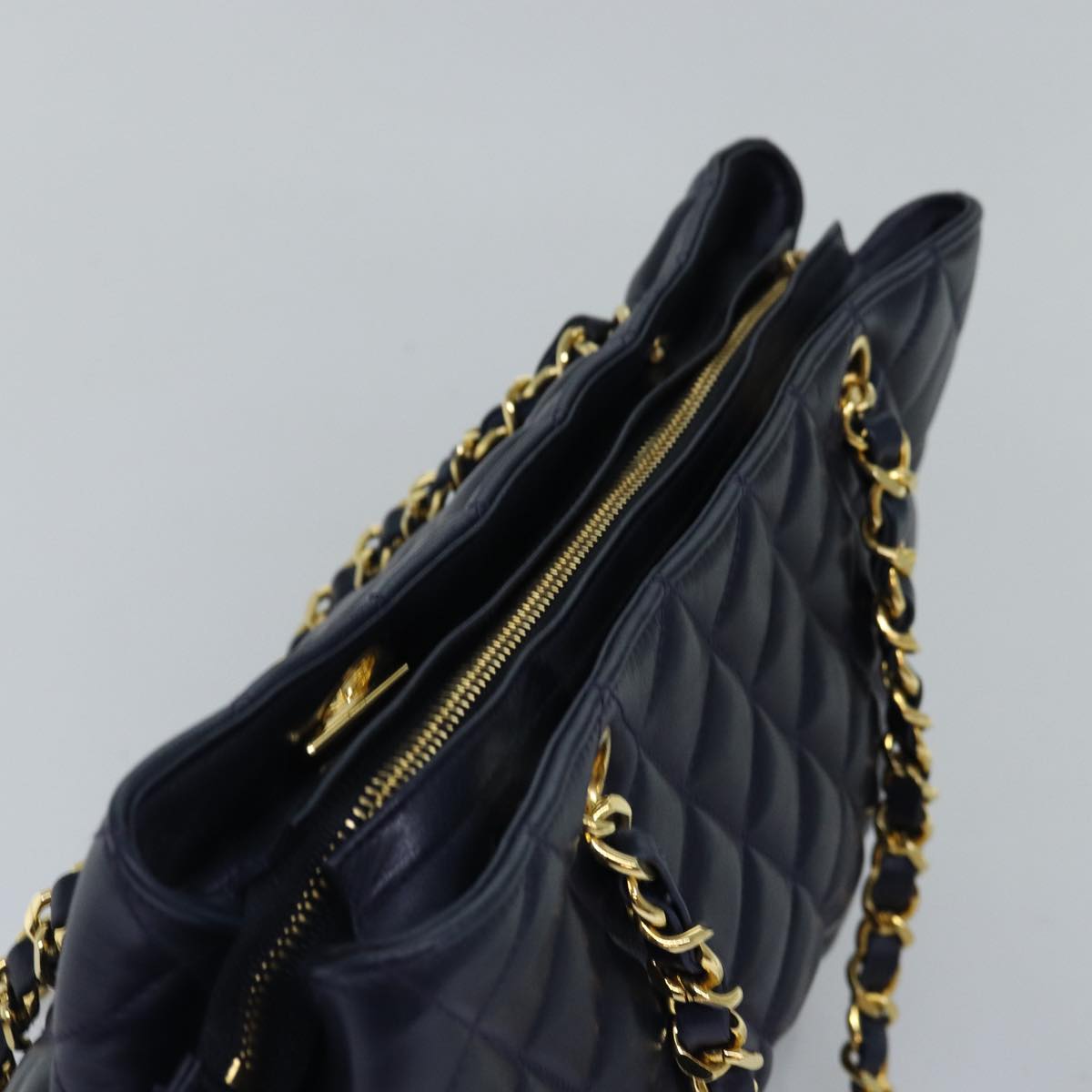 Top Quality Chanel Matelasse Chain Shoulder Bag Lamb Skin Navy CC Auth yk12992