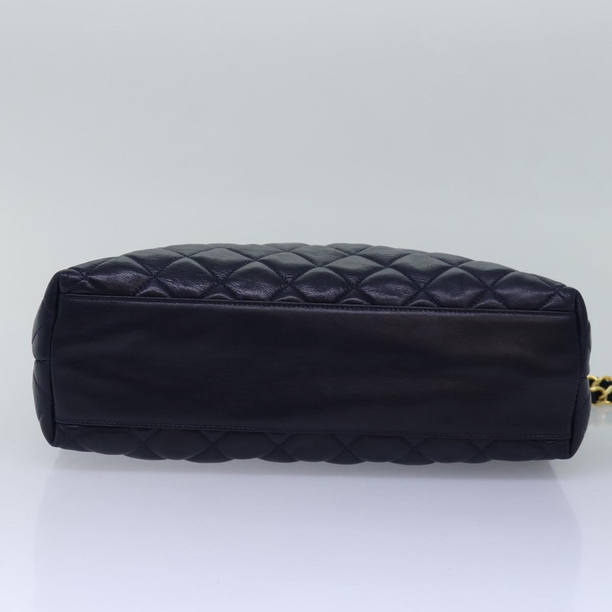 Top Quality Chanel Matelasse Chain Shoulder Bag Lamb Skin Navy CC Auth yk12992