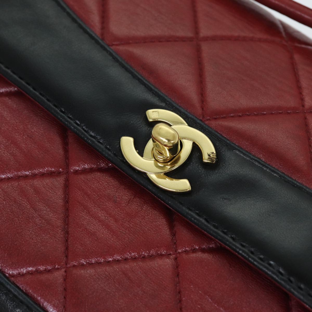 Top Quality Chanel Matelasse Turn Lock Shoulder Bag Lamb Skin Black Red CC Auth yk13361