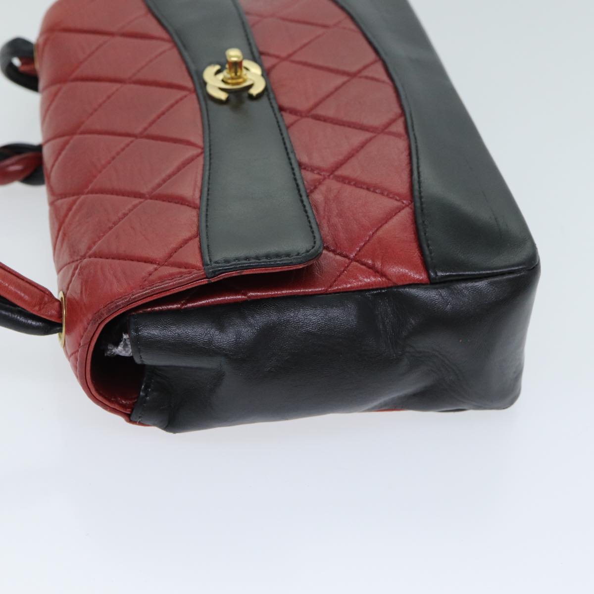 Top Quality Chanel Matelasse Turn Lock Shoulder Bag Lamb Skin Black Red CC Auth yk13361
