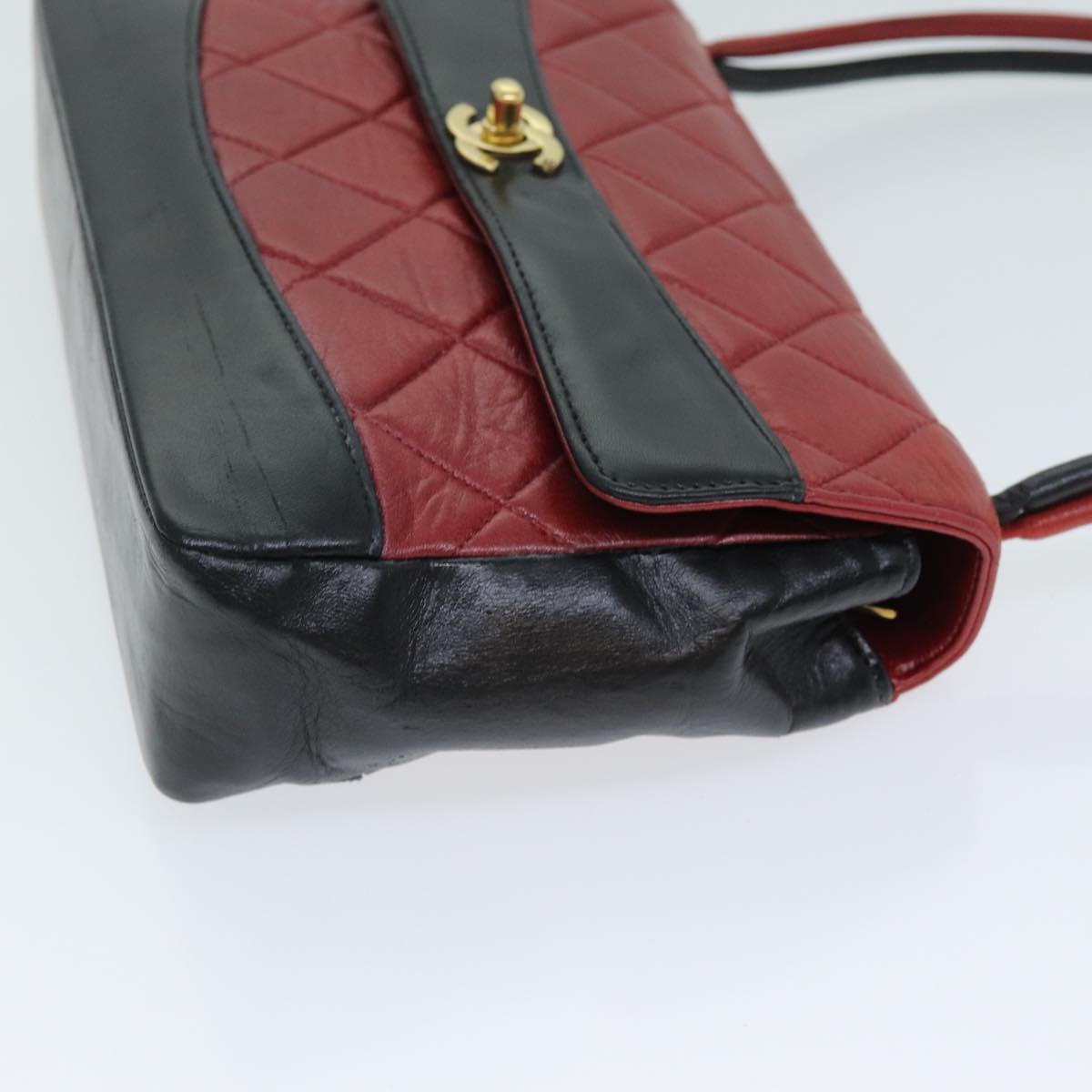 Top Quality Chanel Matelasse Turn Lock Shoulder Bag Lamb Skin Black Red CC Auth yk13361