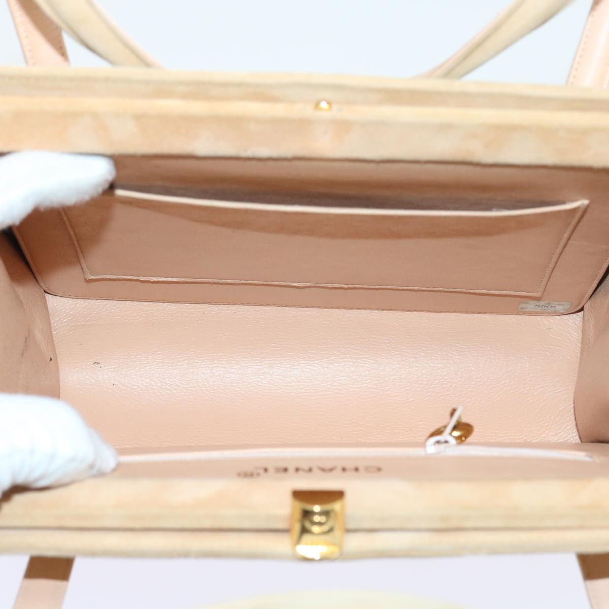 Top Quality Chanel Gamaguchi Hand Bag Suede Beige CC Auth yk9125